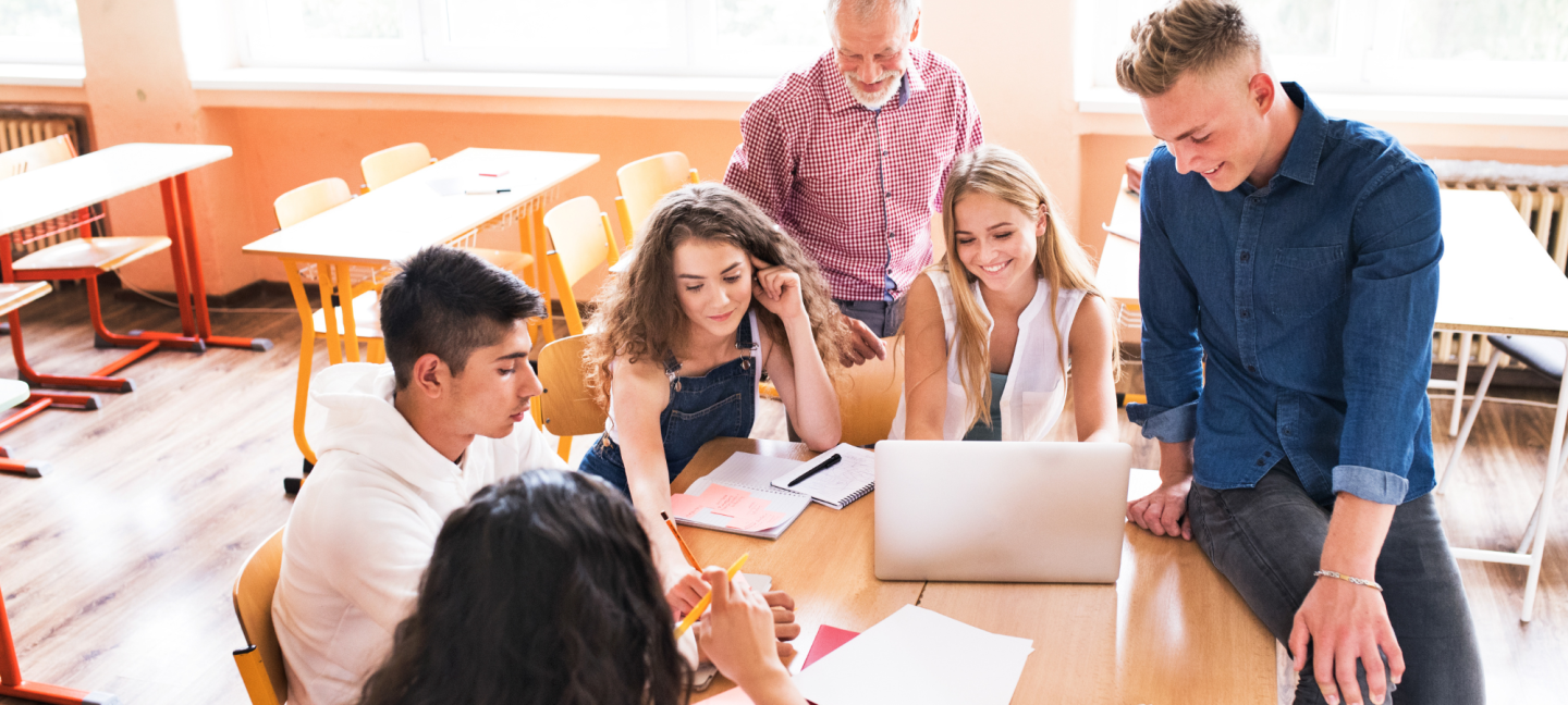 Middelbaar onderwijs - Voortgezet onderwijs - Onderwijs - Educatie -Schoolklas