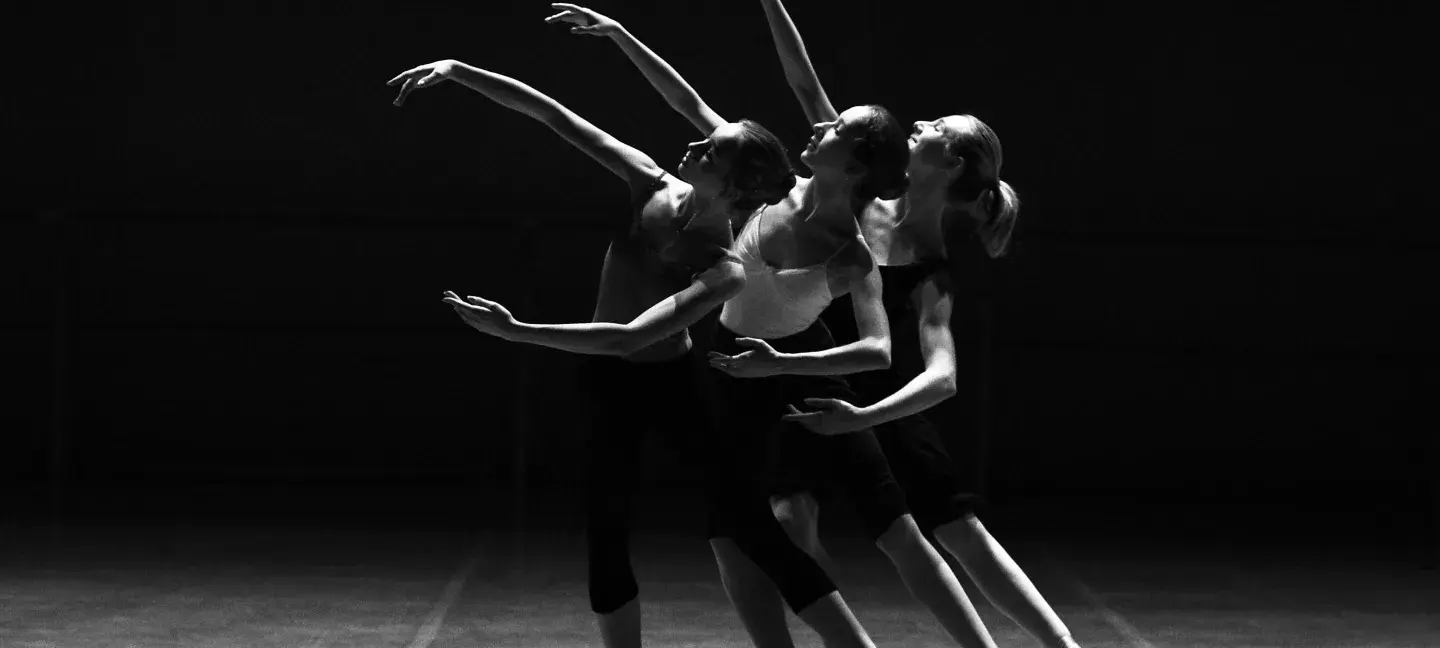Drie vrouwelijke dansers
