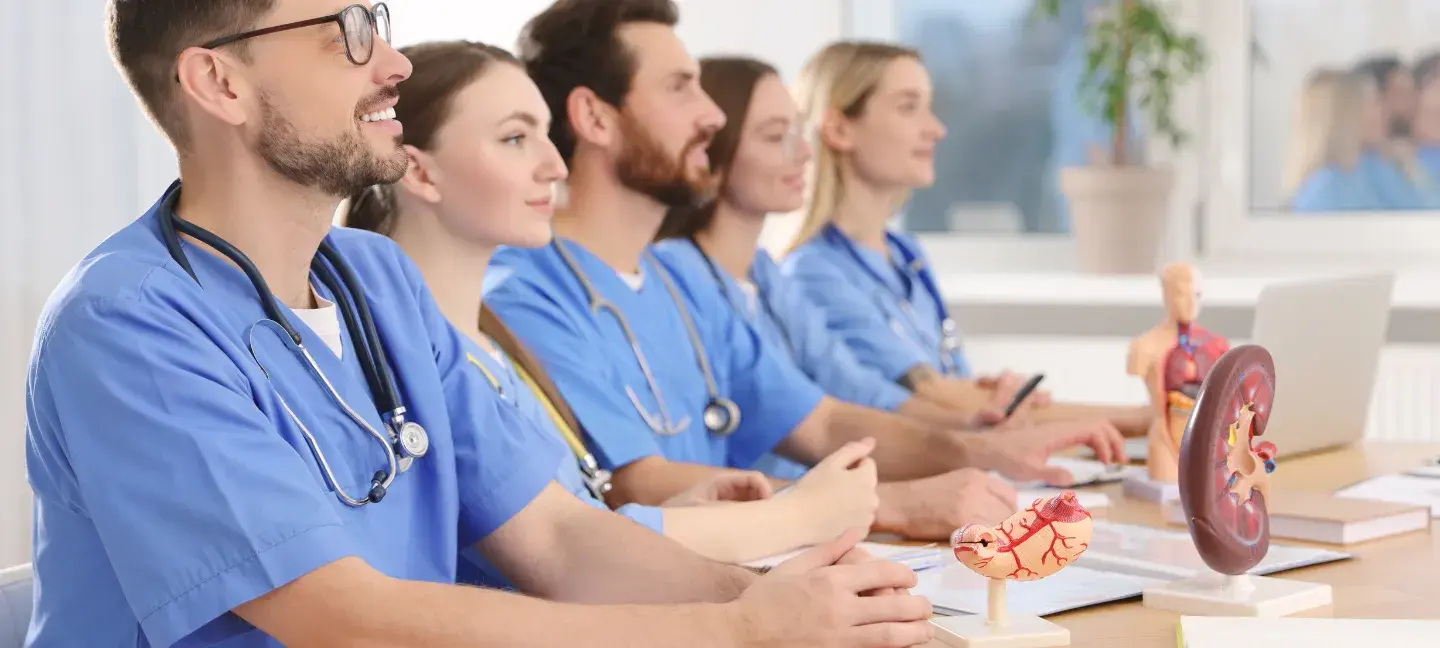 Opleidingen zorg - Zorgpersoneel - Scholing zorg