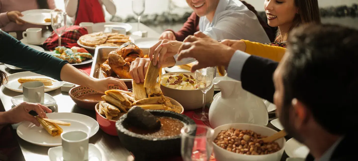 Samen eten - Sociale cohesie - Integratie - Plezier - Eten - Feest - Familie