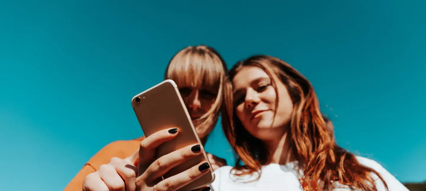 Social media - Meiden - Vrouwen - Mobiel 