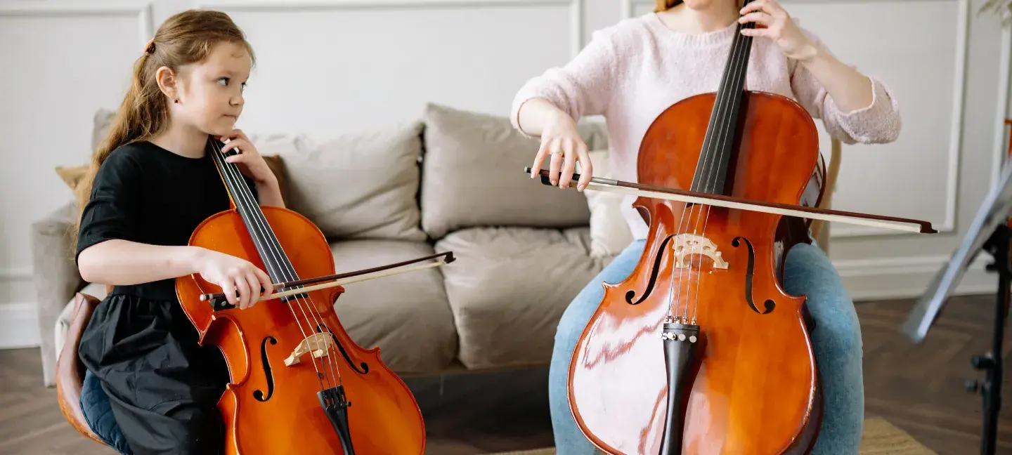 Muziek - Kinderen - Meisje met Cello - Kinderen en klassieke muziek