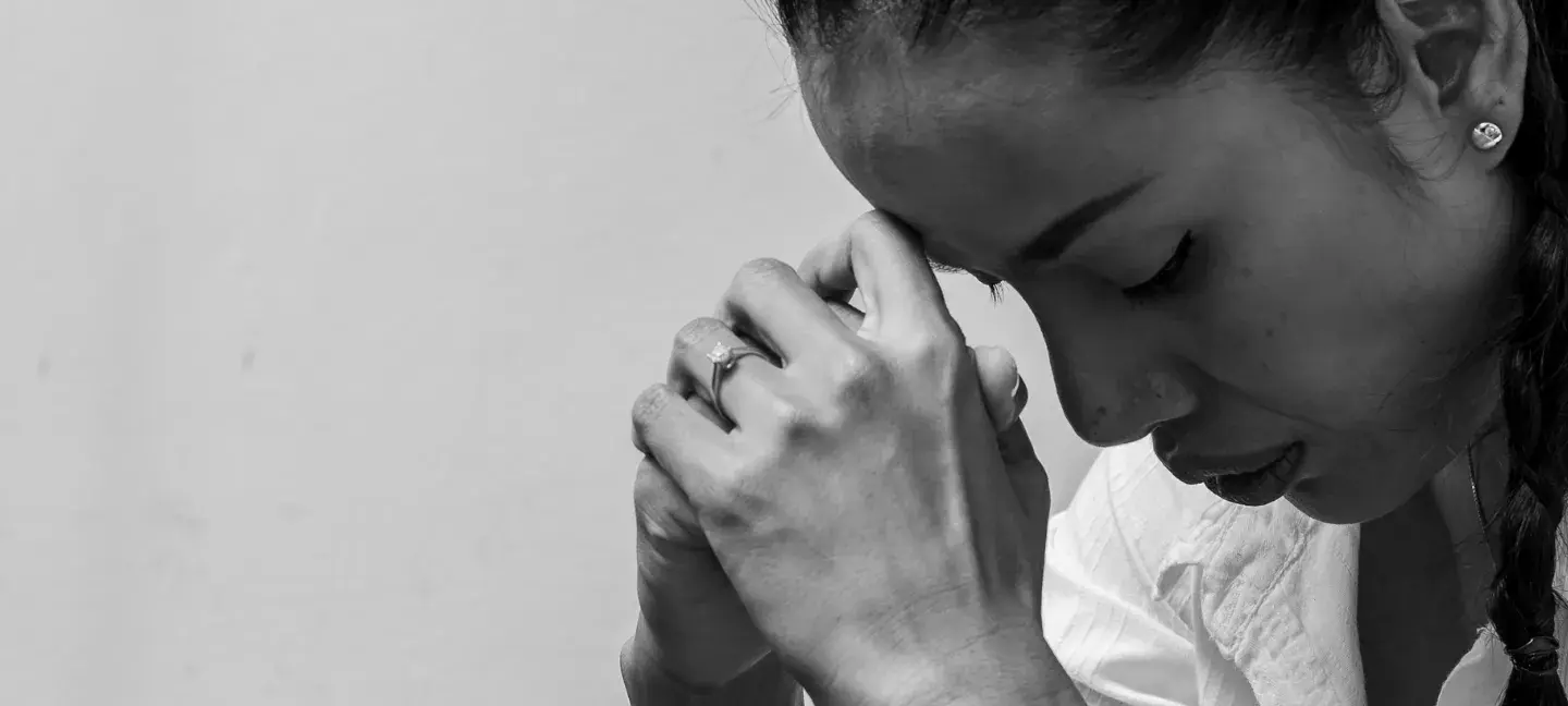 Vrouw - Vrouwen - Fotografie vrouwen - Bidden - Geloof - Religie - Dank