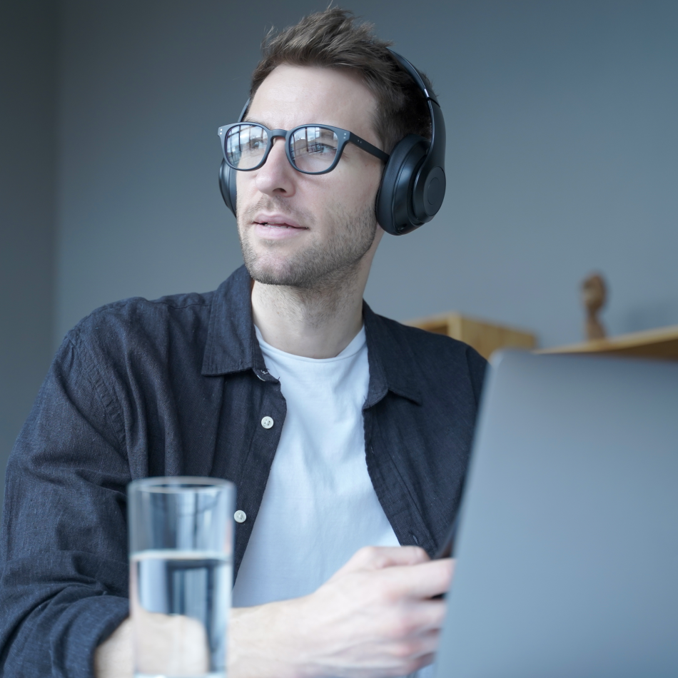 Webinar man 1