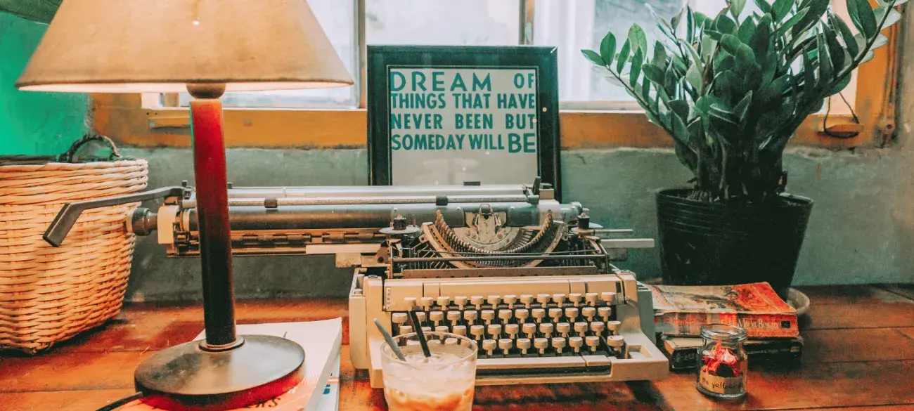 Typemachine - Onafhankelijkheid - Retro - Nieuw s- Journalistiek