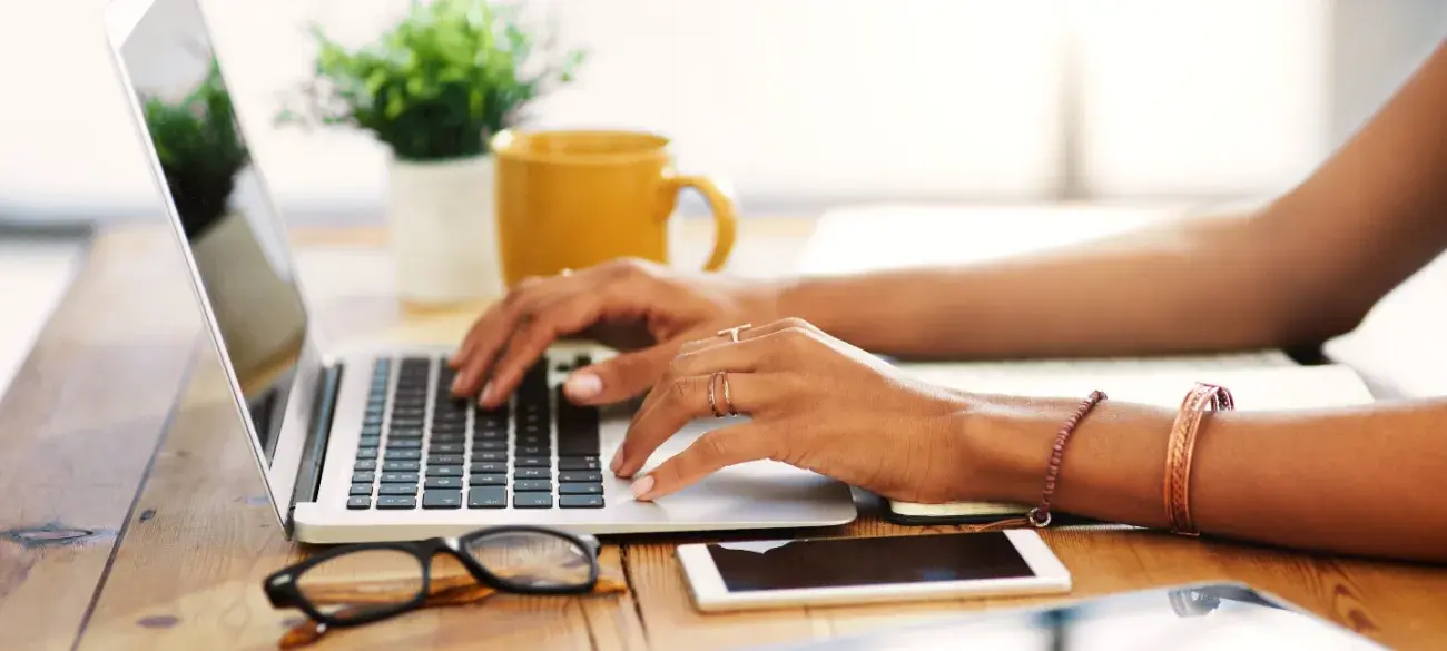Digitaal - Laptop - Koffie - Digitaal platform